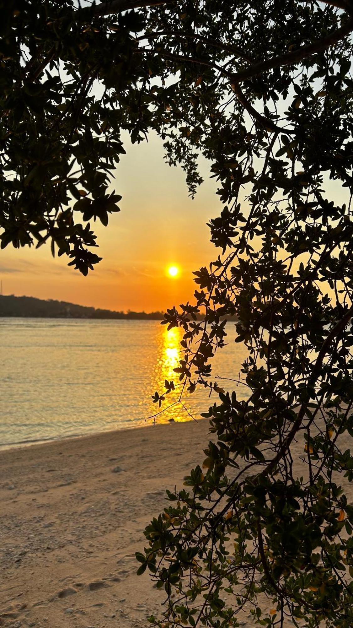 Meno Charm Hotel Gili Meno Exterior photo
